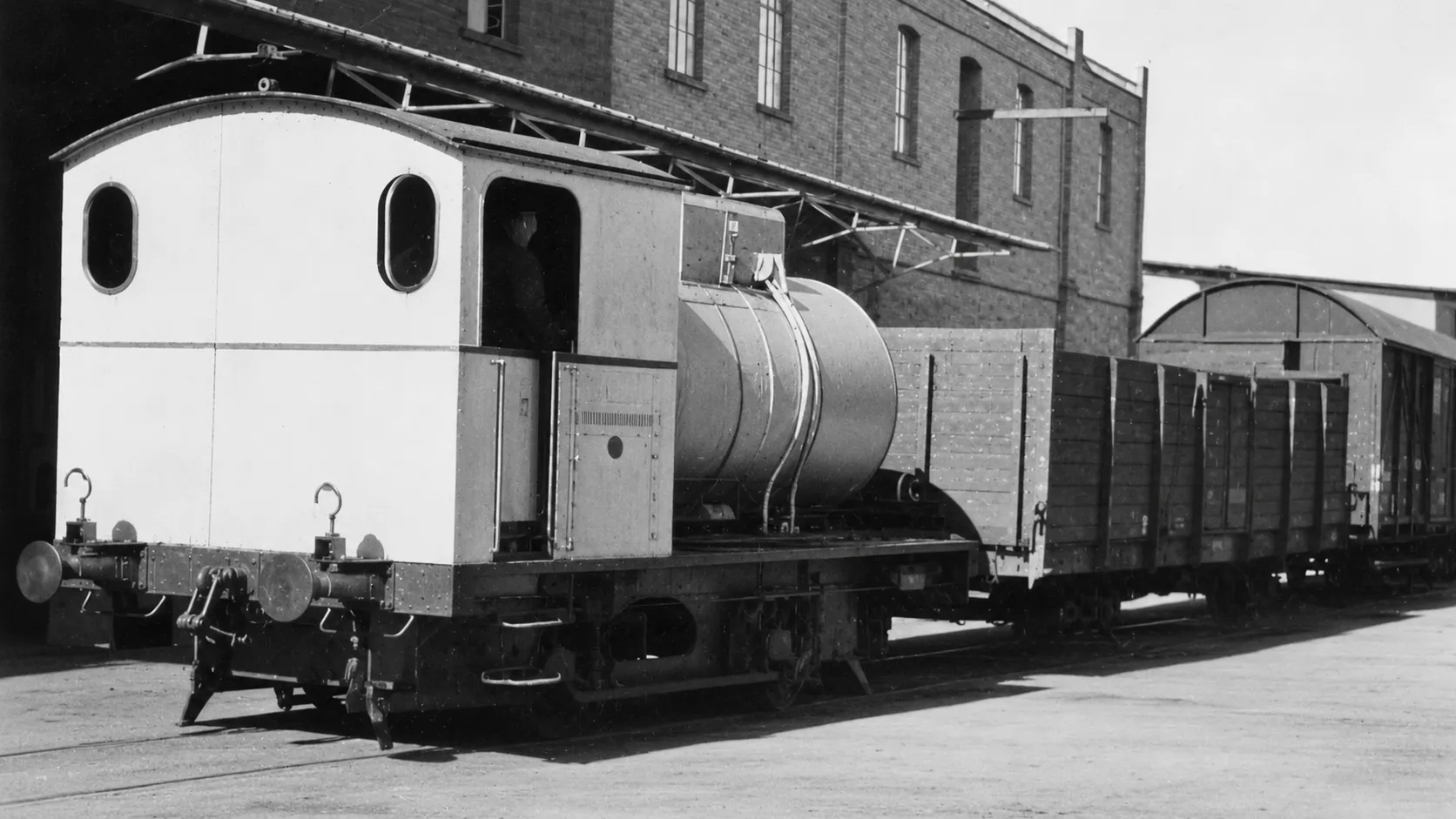 Transport mit Lokomotiven und Kraftfahrzeugen 1905