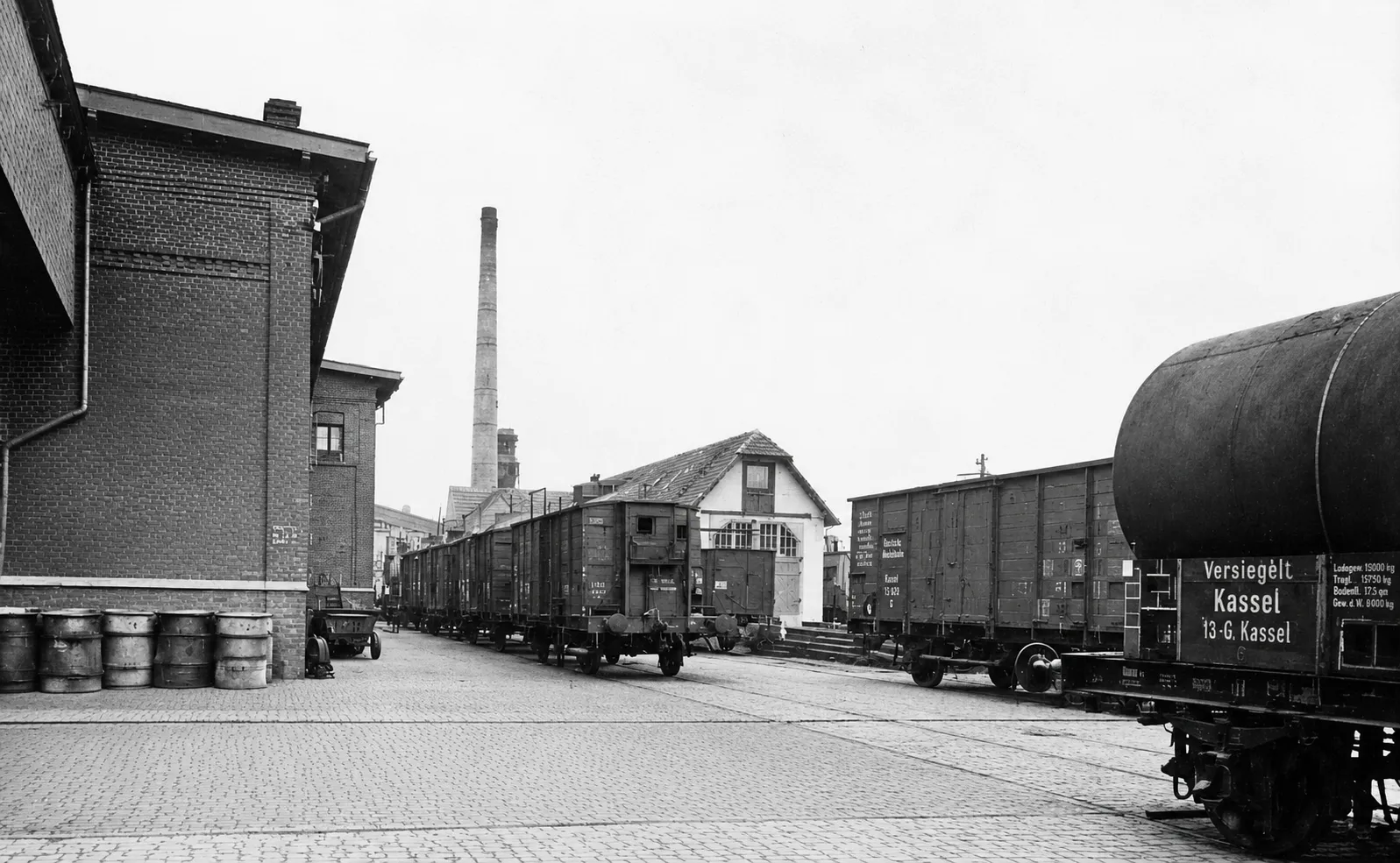 Transport mit Lokomotiven und Kraftfahrzeugen 1905