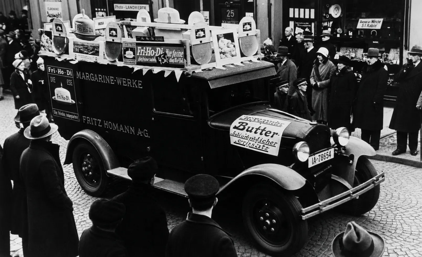 Transport mit Lokomotiven und Kraftfahrzeugen 1905