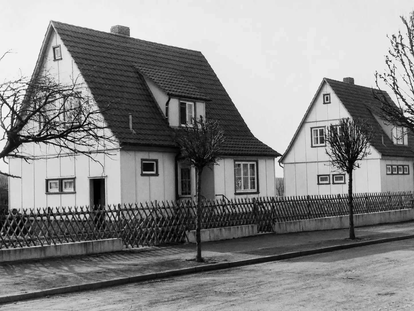 Hartfaserpresse und Wohnanlage 1949