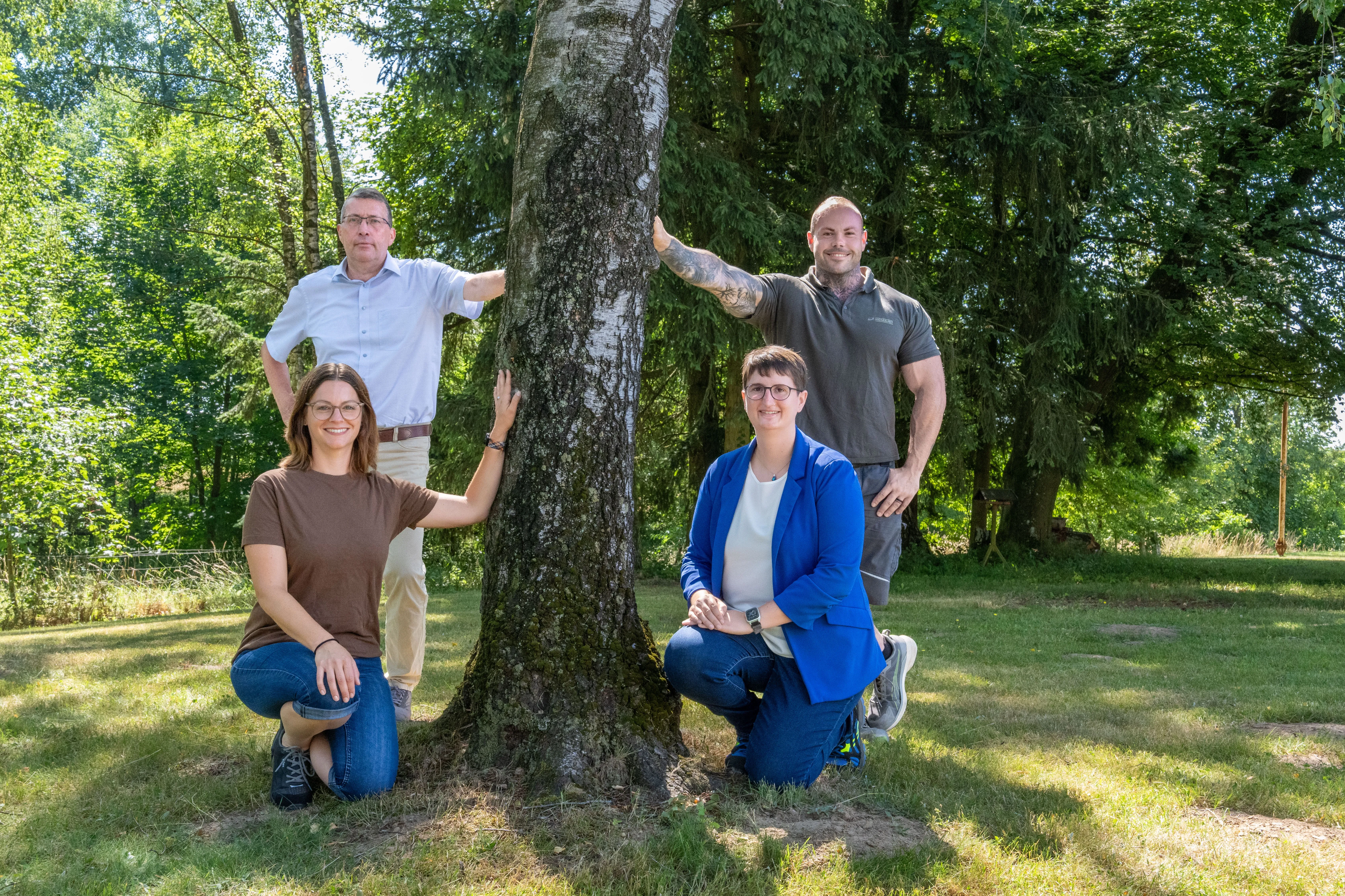 Das Homanit-Team gemeinsam an den Standorten der Unternehmensgruppe